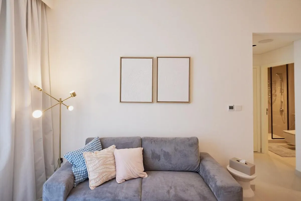 Spacious 1Br Burj Crown Downtown Dubai