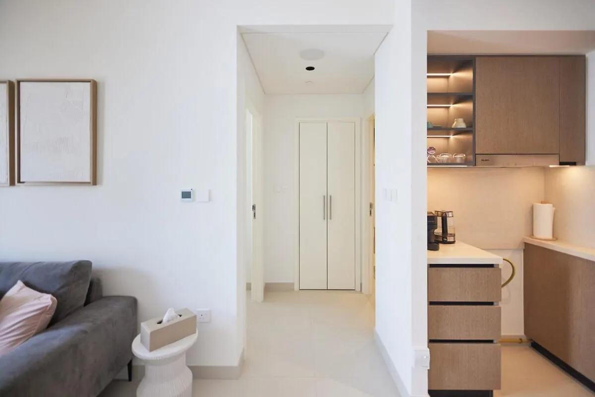 Spacious 1Br Burj Crown Downtown Dubai Apartment
